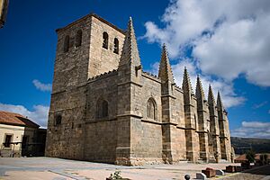 Archivo:Iglesia colegiata de Bonilla de la Sierra