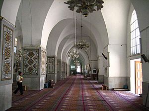 Archivo:Interior - Al-Nuri Mosque - Hims, Syria