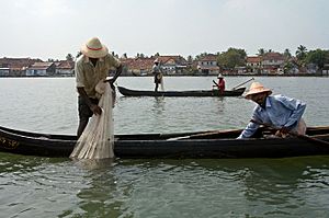 Archivo:Kochi fishermen