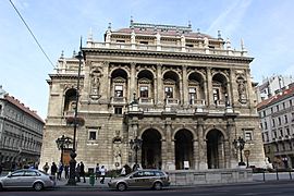 Laika ac Hungarian State Opera House (10423319036)