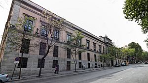 Archivo:Madrid - Real Colegio de Cirugía - 20110418 162635