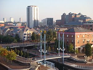 Archivo:Mariners Canal from Waterfront Quay, Salford Quays