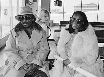 Archivo:Miles Davis and Cicely Tyson 1982