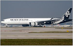 Archivo:NZ ANZ Air New Zealand Boeing 777 ZK-OKN (25736568235)