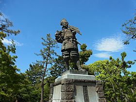 Archivo:Oda Nobunaga statue in Kiyosu park
