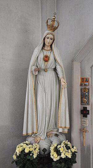 Archivo:Pfärrich Pfarrkirche Marienstatue aus Fatima