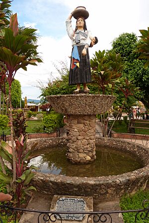 Archivo:Plaza de Armas de Lamas, Tarapoto, San Martín, Perú. 08