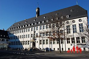 Archivo:Rathaus Ruesselsheim