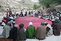 Archivo:Town meeting in Afghanistan