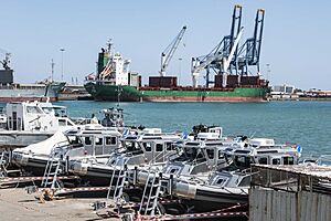 Archivo:U.S. provides Defender patrol boats to Djiboutian Navy