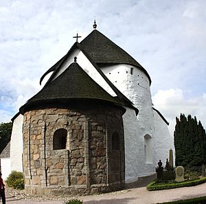 Archivo:Østerlars kirke Bornholm stitched 2