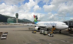 Archivo:13-08-07-hongkong-airport-04