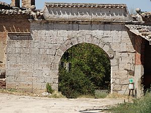 Archivo:23 Aniago entrada al monasterio Ni