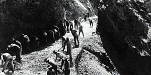 Archivo:60 reos condenados a trabajar en obras públicas, 1947