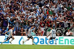 Archivo:Argentina vs mexico festejo gol 02