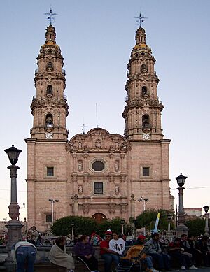 Archivo:Basílica de San Juan de los Lagos