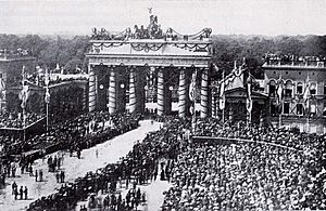 Archivo:Brandenburger tor 1871