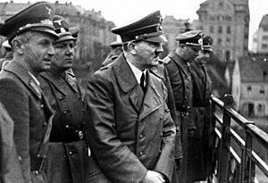 Archivo:Bundesarchiv Bild 121-0723, Marburg-Drau, Adolf Hitler