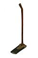 COLLECTIE TROPENMUSEUM Metalen hak met houten steel TMnr 3401-3