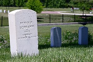 Archivo:Camp Butler National Cemetery - German POW graves 01