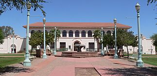 Archivo:Casa Grande, Arizona city hall (1)