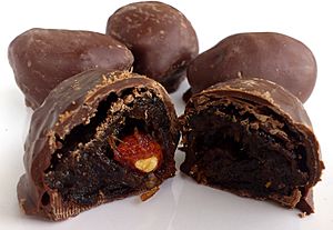 Archivo:Chocolate-coated Dried Plums