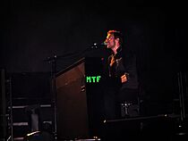 Archivo:Coldplay Twisted Logic Live 2006 in Singapore Indoor Stadium