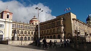 Archivo:Colegio Mayor de San Bartolomé - Plaza de Bolívar