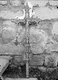 Archivo:Creu processional feta de metall a Sallent de Gállego
