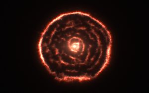 Archivo:Curious spiral spotted by ALMA around red giant star R Sculptoris (data visualisation)