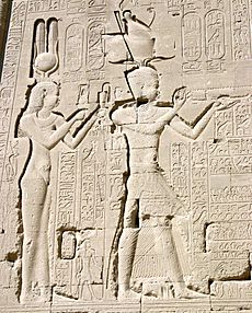 Archivo:Denderah3 Cleopatra Cesarion