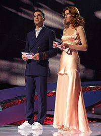 Archivo:ESC 2008 - Presenters at the 1st semifinal