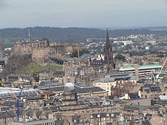 Archivo:Edinburgh from the Salisbury crags
