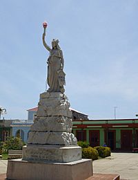 Archivo:Estatua de La Libertad de Gibara