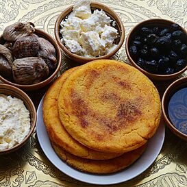 Harcha Mbesses galette de semoule algérienne.jpg