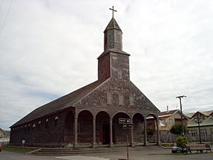Archivo:Iglesia de Achao