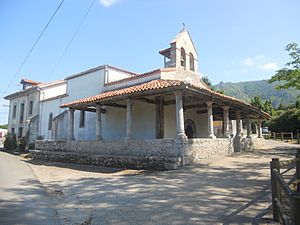 Archivo:Iglesia de San Mamés , Cuerres, Ribadesella- Asturias. - panoramio