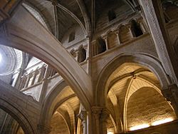 Archivo:Interiod de la catedral de Tuy