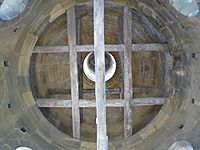 Archivo:Interior de la torre de Santo Tomás desde el campanario