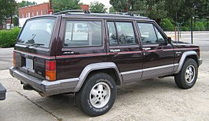 Archivo:Jeep Cherokee XJ 4D Laredo burgundy SOP rr