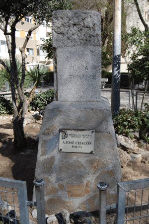 Archivo:José Chacón (RPS 12-03-2017) monolito conmemorativo en Alcalá de Henares
