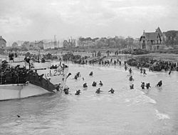 Archivo:Kanadische Truppen landen in der Normandie