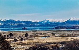 Archivo:Lago Aluminé -Aluminé - Provincia de Neuquén