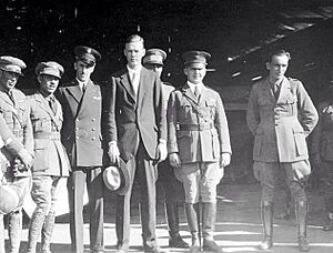 Archivo:LindberghRodasGarciaGranados1925
