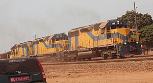 Archivo:Locomotive de la CBG a Kamsar 2