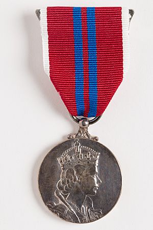 Archivo:Medal, coronation (AM 2014.7.6-10)