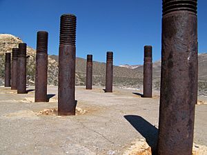 Archivo:Mill foundation, Gold Center, Nevada
