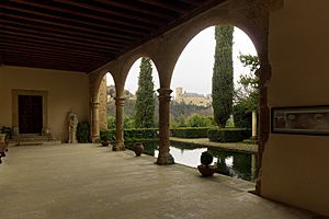 Archivo:Monasterio de Santa María del Parral (Segovia) Pórtico