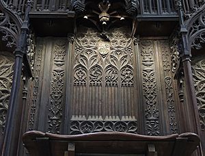 Archivo:Silla episcopal de Juan Arias Dávila en el coro de la catedral de Segovia