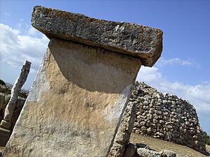 Archivo:Talaiot menorca